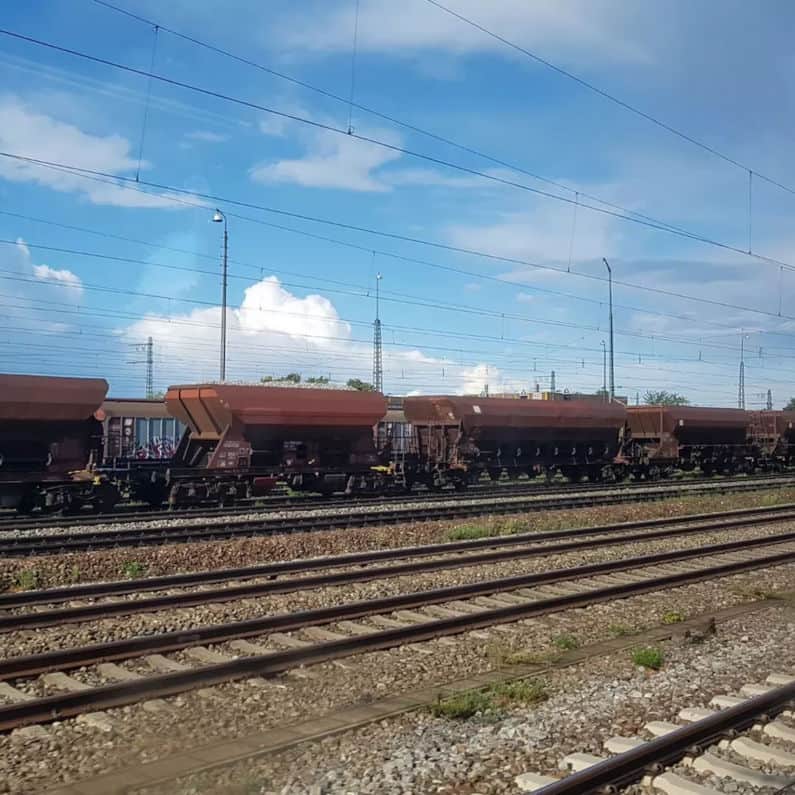 Güterwagons kurz vor dem Hauptbahnhof München.